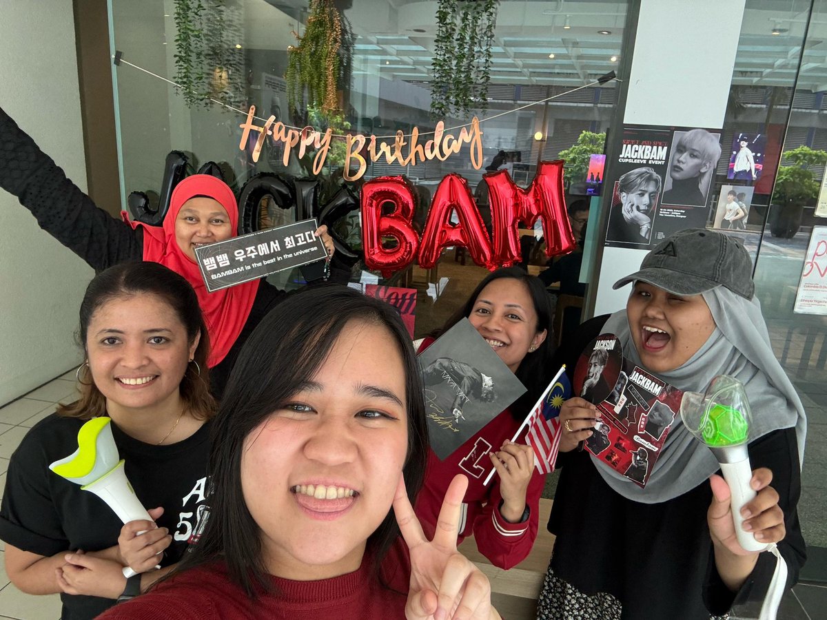 tinidotkom's tweet photo. thank you so much for organising this cupsleeve and give me opportunity to design kit and the posters! its beyond my happiness! ❤️ @jackbams_n_s #jackbamsweetandspicy https://t.co/oPxXlTguL4