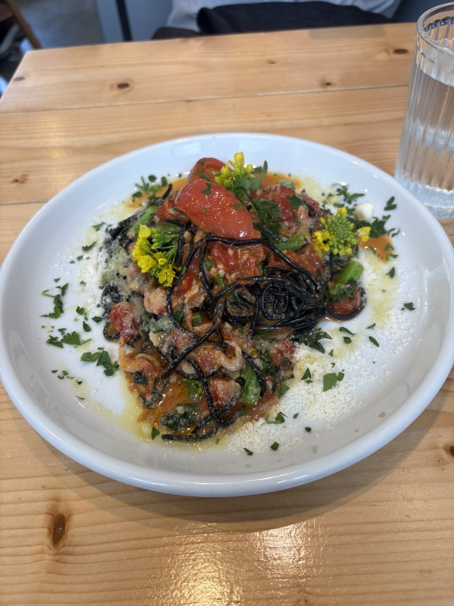 kurosukesenpai's tweet photo. 前橋の行きつけの温泉に来たので賢人くんが行ったGRASSAさんでランチ♪
何回食べてもこちらのパスタは本当に美味しい✨
今日はイカ墨のパスタ+桜エビ、小松菜の花トマトクリームソースと、九条ネギのパスタ+マグロのペペロンチーノ。幸せでした☺️
#GRASSA https://t.co/wniRHmn9d8