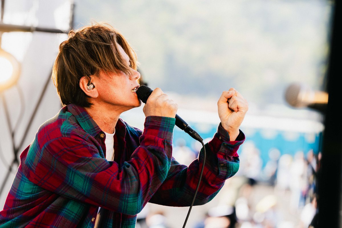 playbackfes's tweet photo. --------------------------
   THE Hitch Lowke
--------------------------
京都発のロックバンドが、舞鶴に刻んだ魂のライブパフォーマンス！
全身でぶつかるロックサウンドがオーディエンスの心に刺さる、そんなステージでした🔥

@THEHitchLowke
#THEHitchLowke #ヒッチローク #playbackfes #PBF #舞鶴プレイバックフェス #舞鶴

Photo:桃子