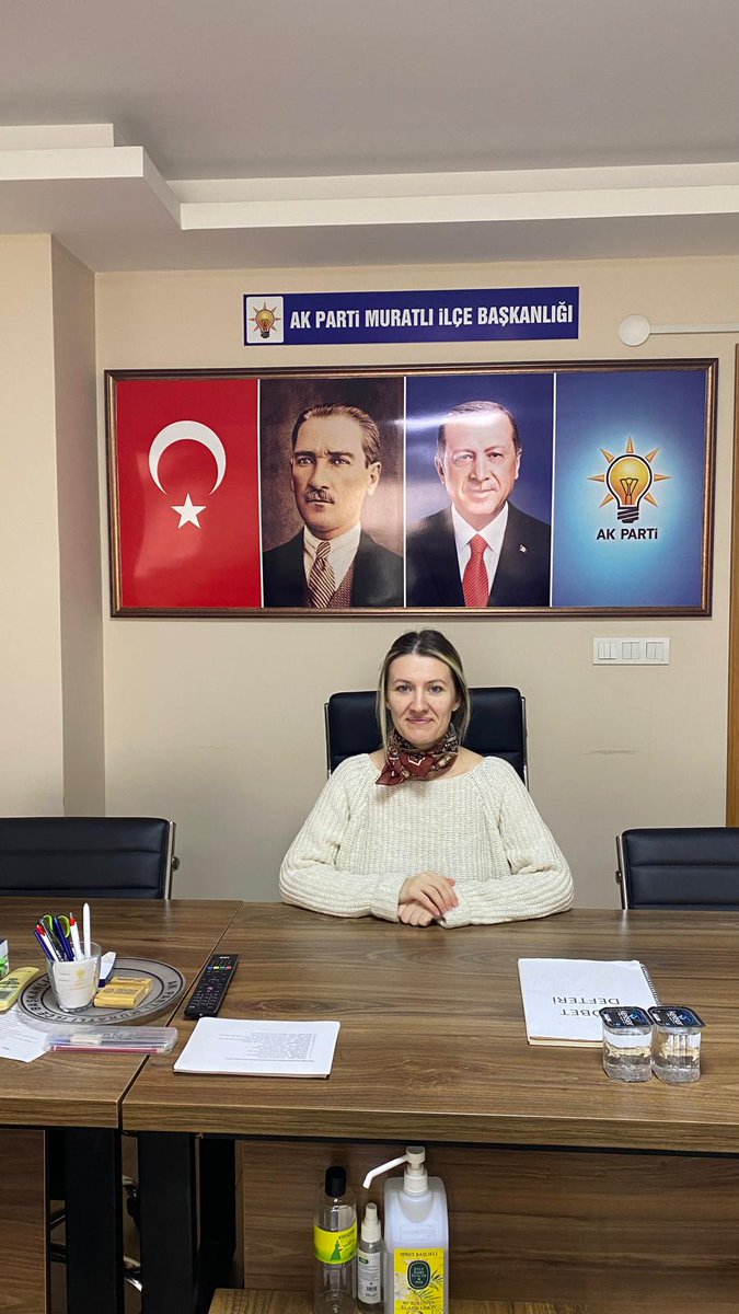 muratliakparti's tweet photo. Kapılarımızın kıymetli hemşerilerimize daima açık olduğu İlçe Başkanlığımızdaki bugünkü nöbetçimiz: Kadın Kolları Başkanı Çağla ELMAS’tır. https://t.co/g73WImMR7A