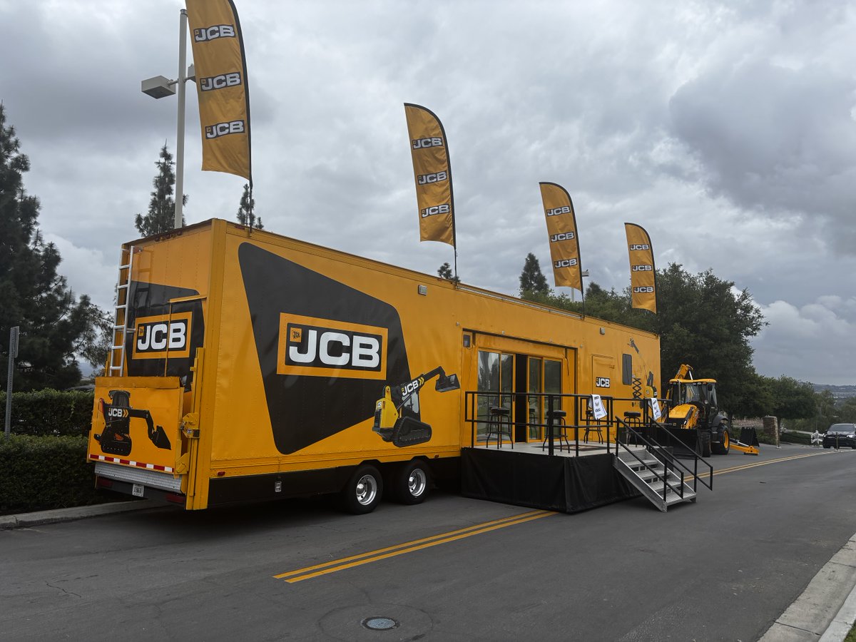 JCBna's tweet photo. Big machines, even bigger hearts. πβ³
SoCal JCB took a swing at giving back, hosting a charity golf tournament to support the community they serve. Because being a JCB dealer isnβt just about moving dirt β itβs about moving communities forward. #JCB #BuiltForCommunity #GiveBack https://t.co/M4HpqInohI