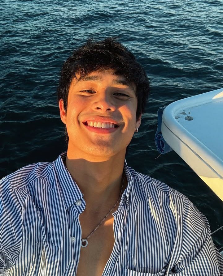 honey, you're familiar like my mirror years ago 🥹🥺 

#DonnyPangilinan | Donny Pangilinan