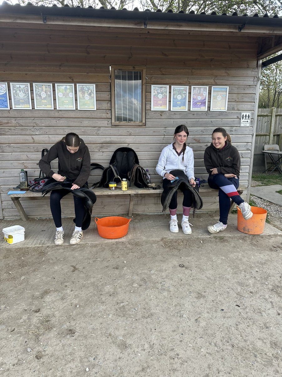 TeamTutsham1's tweet photo. Our tack has never looked this shiny! All prepped and polished for todayโs horse show โ good luck to all our super duper riders and ponies! Letโs go make some fun memories!
#HorseShowDay #TutshamFarm #PonyPower #ShinyTack #ShowReady #GoodLuckTeam #EquestrianLife #HorseShowVibes https://t.co/1CAE8b0XoF