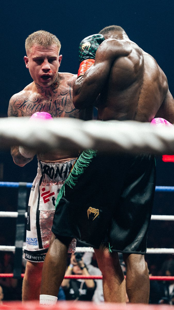 benjaminloembet's tweet photo. Retour en images du combat Samake vs Knapp 📸@UArena 
#samakeknapp #samake #gazo https://t.co/xHvduA6F2C