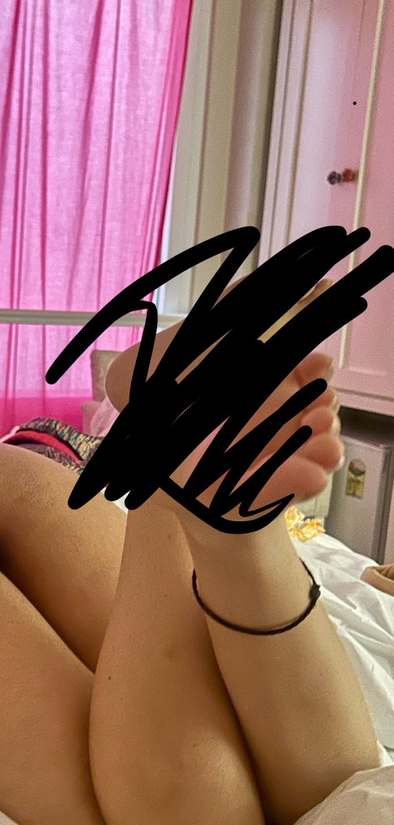 Clicked some for the piggies , pay me and get the collection of 25pics

#sugarbaby #paypig #paypiggies #spoilme #nsfw