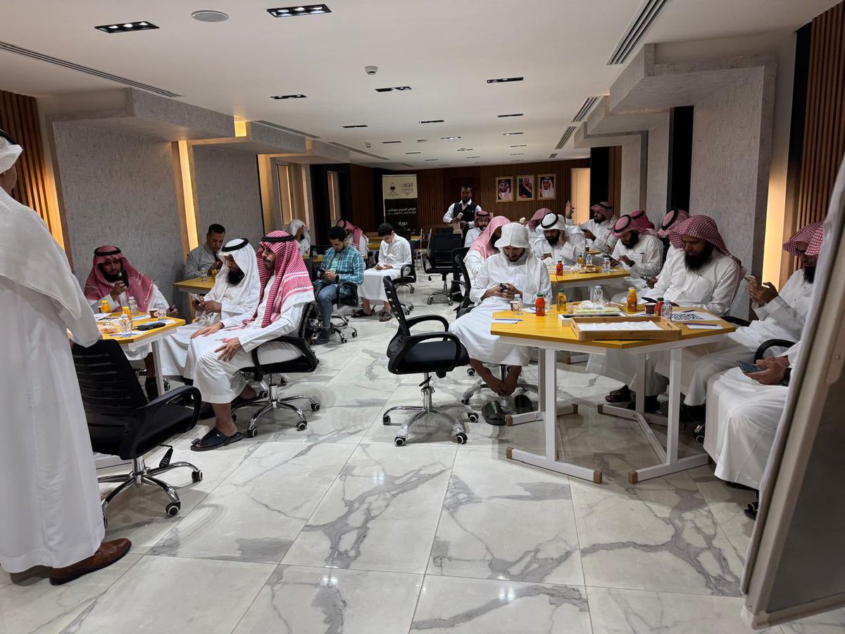 ahmedalgade's tweet photo. الحمدلله تشرفت بالتعاون مع @HajMinistry 
بتدريب العاملين في @alforgan8804 
في برنامج #ترحاب تحدثنا عن أهمية الذكاء العاطفي في تنظيم الحجاج  
مع كل الشكر والتقدير على حسن الاستقبال والتنظيم ونسأل الله القبول والتوفيق 
#المملكةالعربيةالسعودية 
#الحج_والعمرة 
#حملةالفرقان https://t.co/3nszWUiUx0