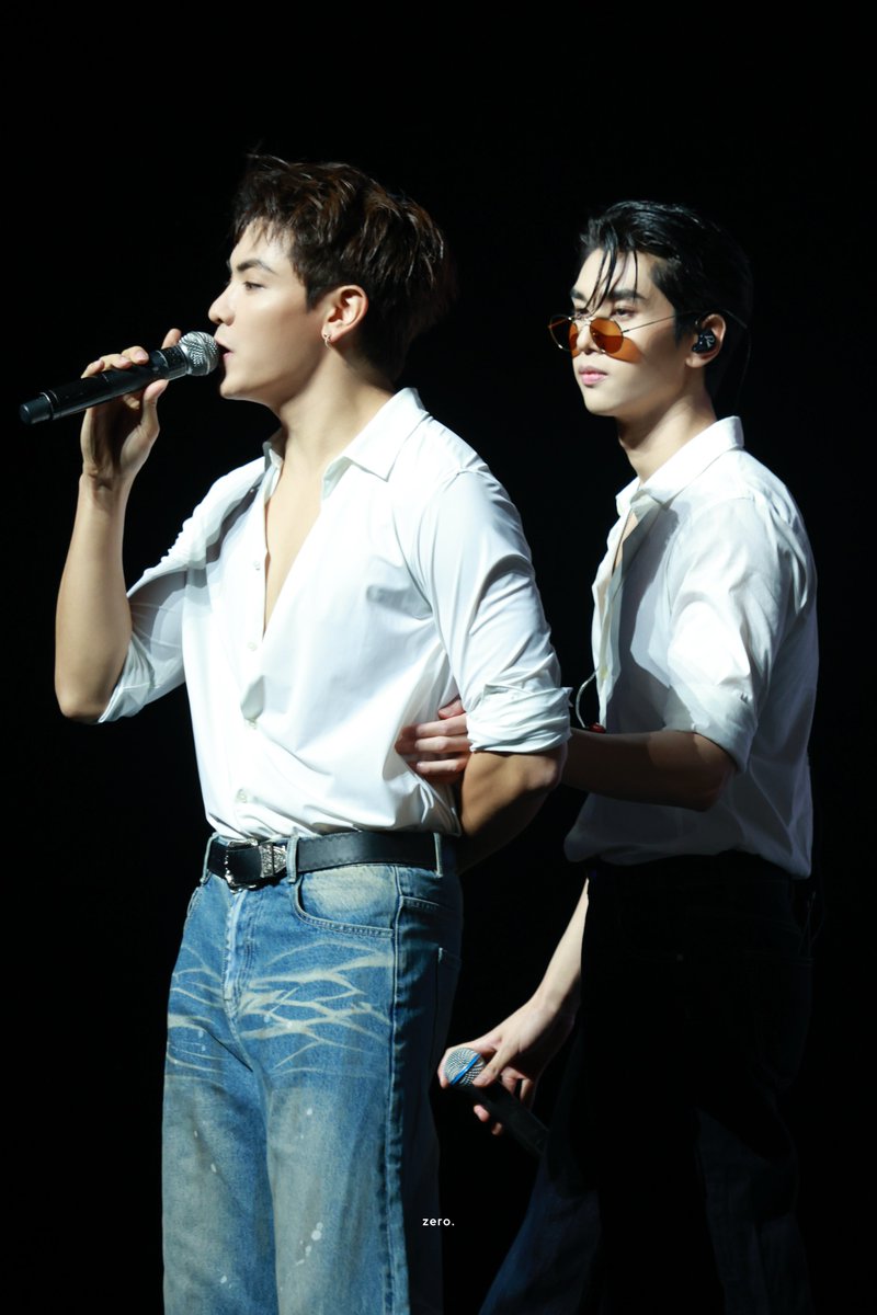 Zerodottt's tweet photo. 👀👀

@ChenRcj @dunknatachai 
#จุงอาเชน #dunknatachai 
#จุงดัง #JoongDunk
#TheHeartKillersFMinMacao https://t.co/WKy1DKeuf5