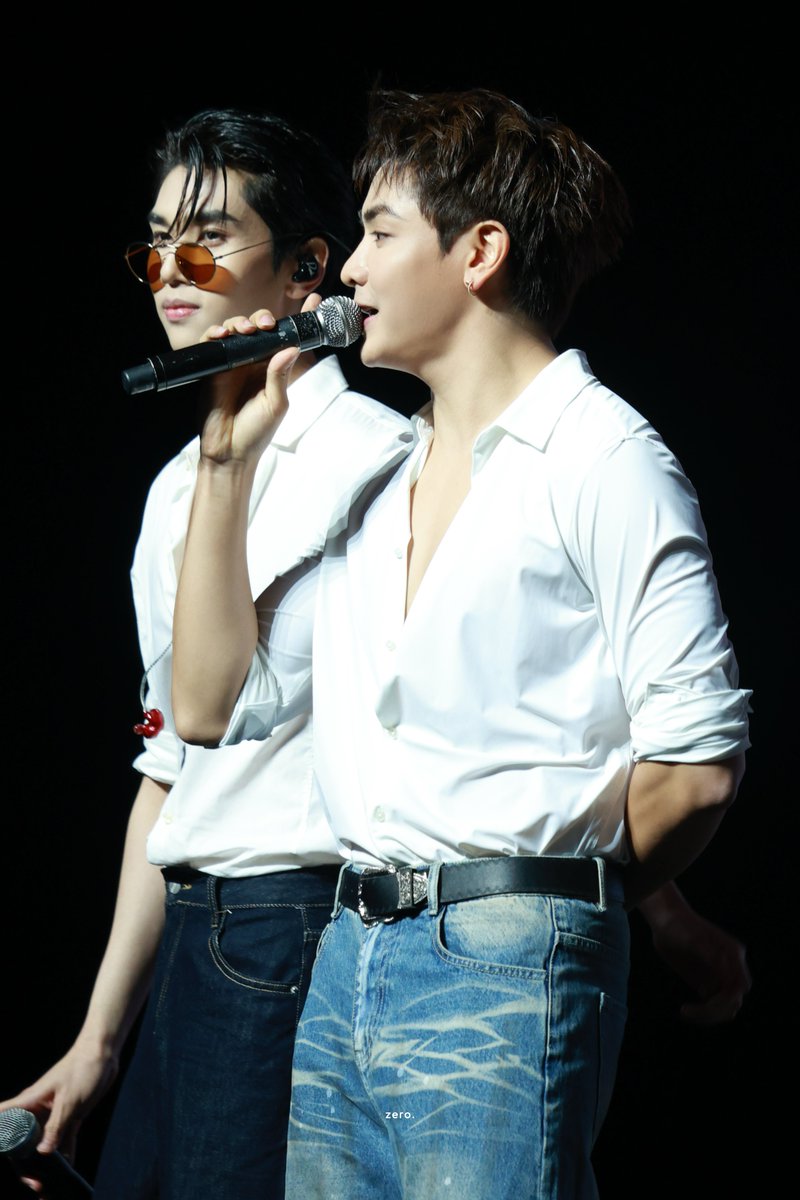 Zerodottt's tweet photo. 👀👀

@ChenRcj @dunknatachai 
#จุงอาเชน #dunknatachai 
#จุงดัง #JoongDunk
#TheHeartKillersFMinMacao https://t.co/WKy1DKeuf5