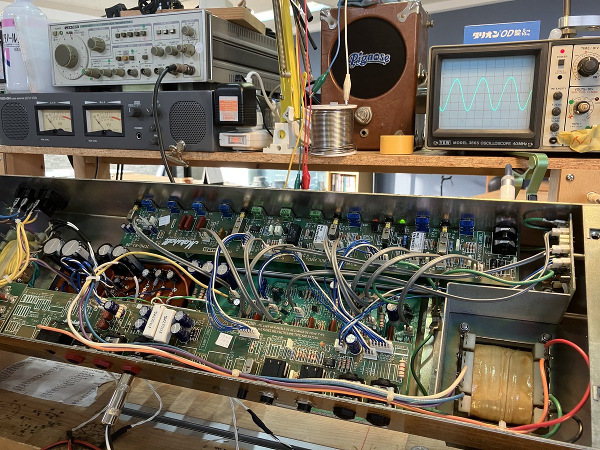 Marshall JCM2000 トラブルの多い初期基板。

現在ではメーカー対策済基板の流通が終了し、入手が出来ません。。。

当店MODでは問題のパワーアンプ部分を物理的に切除して、ハンドワイヤーで作りかえます。

電解コンデンサオーバーホールも兼ねて、HW化によりワンランク上の音を狙います。