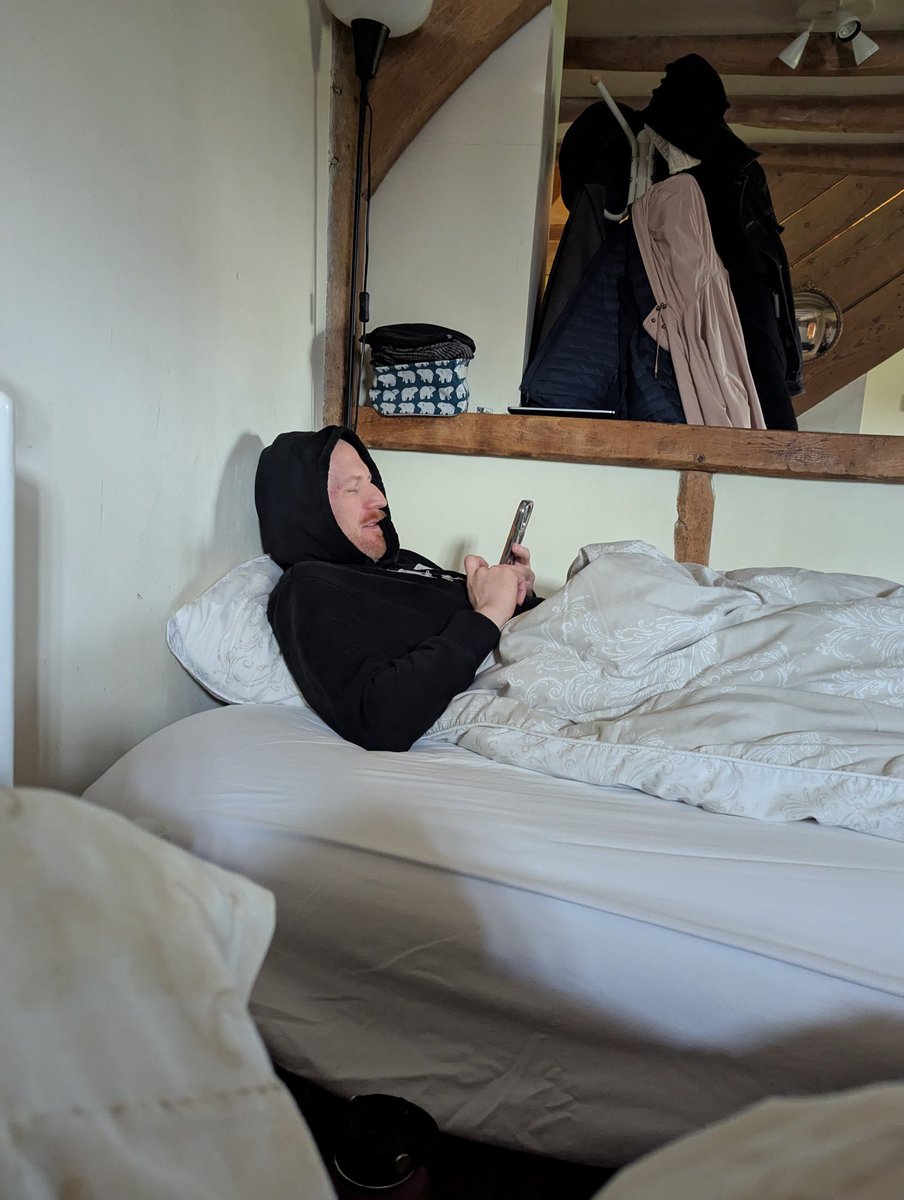 Emily_Florence_'s tweet photo. "I forgot to bring my joggers so I'm actually in bed in my smart trousers right now" https://t.co/HQTo94fHZl