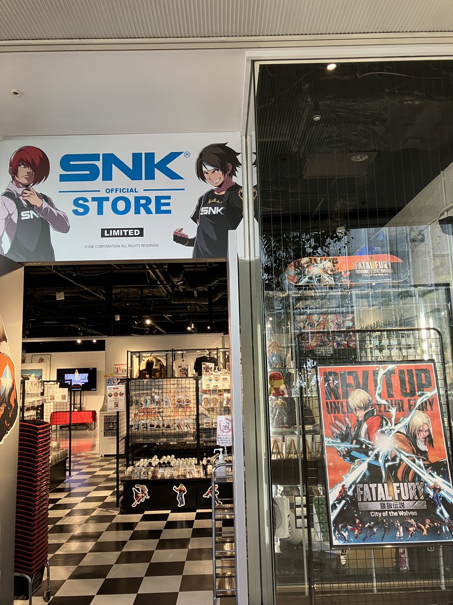 Rich_guitarist's tweet photo. SNK OFFICIAL STORE へ寄ってみました。本日よりOPEN‼️
帰りに@zoezoeta 氏とすれ違いました🤣写真撮れば良かった
クヤシ-!
#bigstep #snkstore https://t.co/eaaElnqMU3