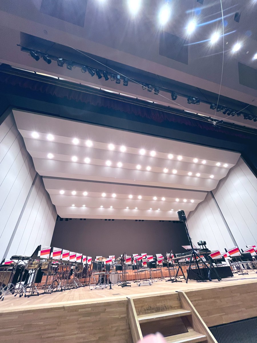 See_V0l_Orch's tweet photo. (0^～^)ﾉゼーレンです🥟
さて、会場の準備もだいぶ整って、前日リハも佳境に入っております😙
明日は3年ぶりの演奏会です♬♬
全人類の方々のご来場を心よりお待ちしております。
大人も子供もおねーさんも、未就学のお子様も全く問題ありません🐣🥚🐓
#ゼーレン　#吹奏楽 https://t.co/WuXYN3OhRD