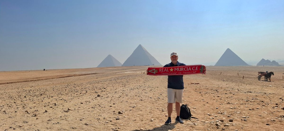 RaulMP5's tweet photo. No hay rincón en el mundo donde no haya un seguidor del @realmurciacfsad hay @FanRealMurcia hasta en la arena del desierto @RealMurcianismo viva @GoldelMurcia vamos @RMUBigData https://t.co/eko1prEz50