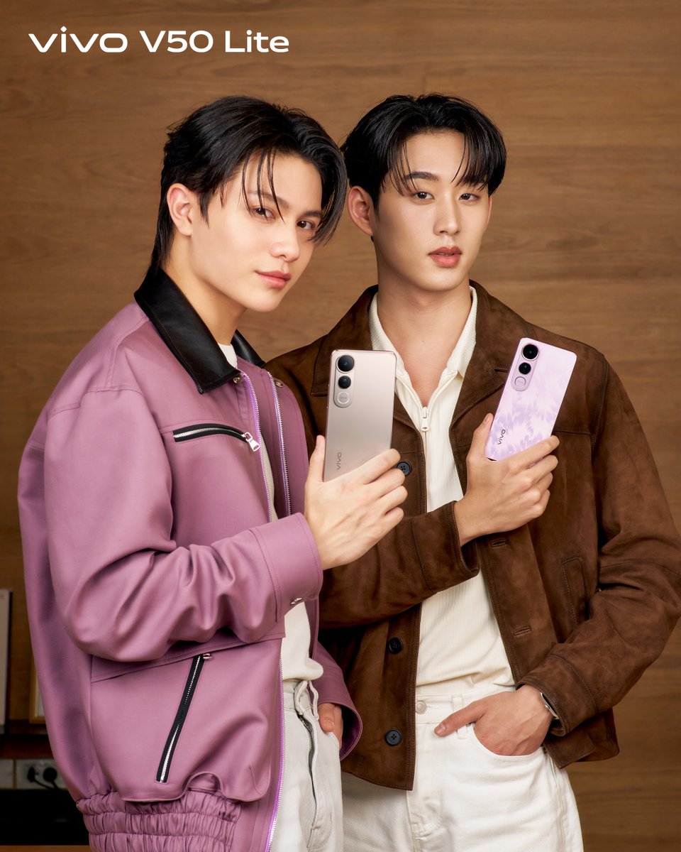vivoThailand's tweet photo. ใหม่! vivo V50 Lite ท้าให้สัมผัสความพรีเมียม จากดีไซน์ที่ใส่ใจทุกการออกแบบ

💛 @Williamjkp1 ท้าให้ลอง กับสีทองไทเทเนียม Titanium Gold สะท้อนความอบอุ่นยามเย็น เปล่งประกายดุจอัญมณี
💜 @EstRvp  ท้าให้หลงใหล กับสีม่วง Fantasy Purple แรงบันดาลใจจากท้องฟ้ายามพลบค่ำ งดงามอย่างนุ่มนวล

📍รับชมงานเปิดตัว วันที่ 22 เม.ย. 68 เวลา 15:00 น.
���กดติดตาม Live งานเปิดตัวได้ที่ https://t.co/Ujh5T1QbBL

#vivoV50Lite #แบตอึดจนขอท้า #BlueVoltBatterySoPro