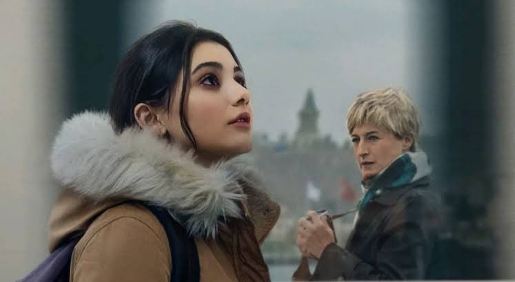 #istanbulansiklopedisi şahane bir iş olmuş. Gençlerin sorunları, sıkışmışlık, bir yere ait olamama, yol ayrımları, geçmiş ve gelecek; tüm duygular abartılmadan anlatılmış.  Canan Ergüder her zamanki gibi çok iyi, Helin Kandemir’e de diyecek bir şey yok. #Netflix #İzlediklerim