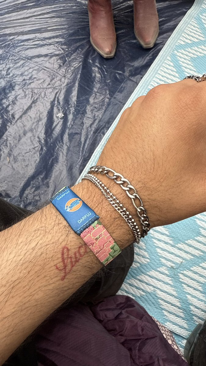 defnotdenns's tweet photo. What a start to the weekend. We got upgraded to to Artist passes 😭. #CarpoolChella https://t.co/Ze8fcTh0pS