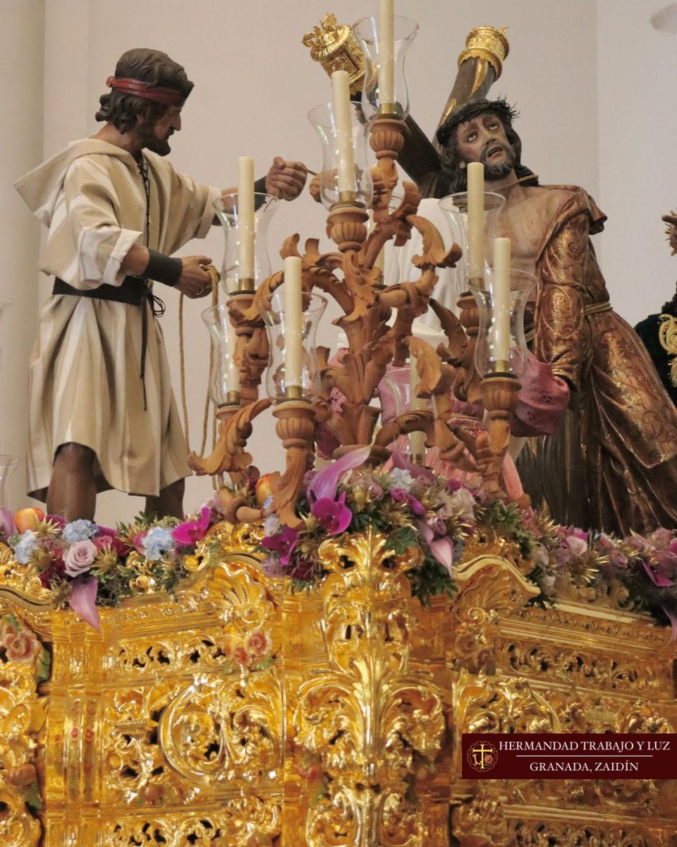 HdadTrabajoyLuz's tweet photo. #SSantaGr25 • Exorno floral del paso de misterio del Santísimo #Cristo del #Trabajo.
Dispuesto por D. Alejandro Sánchez.
Dotando al #Señor de su divinidad en su exorno floral, fue #compuesto por clavel fancy morado, anthurium previa, orquídea phalaenopsis morada,
(1/2) https://t.co/5xHjXIgV7L
