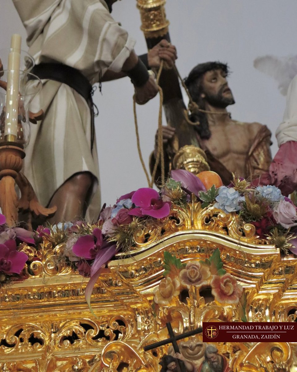 HdadTrabajoyLuz's tweet photo. #SSantaGr25 • Exorno floral del paso de misterio del Santísimo #Cristo del #Trabajo.
Dispuesto por D. Alejandro Sánchez.
Dotando al #Señor de su divinidad en su exorno floral, fue #compuesto por clavel fancy morado, anthurium previa, orquídea phalaenopsis morada,
(1/2) https://t.co/5xHjXIgV7L