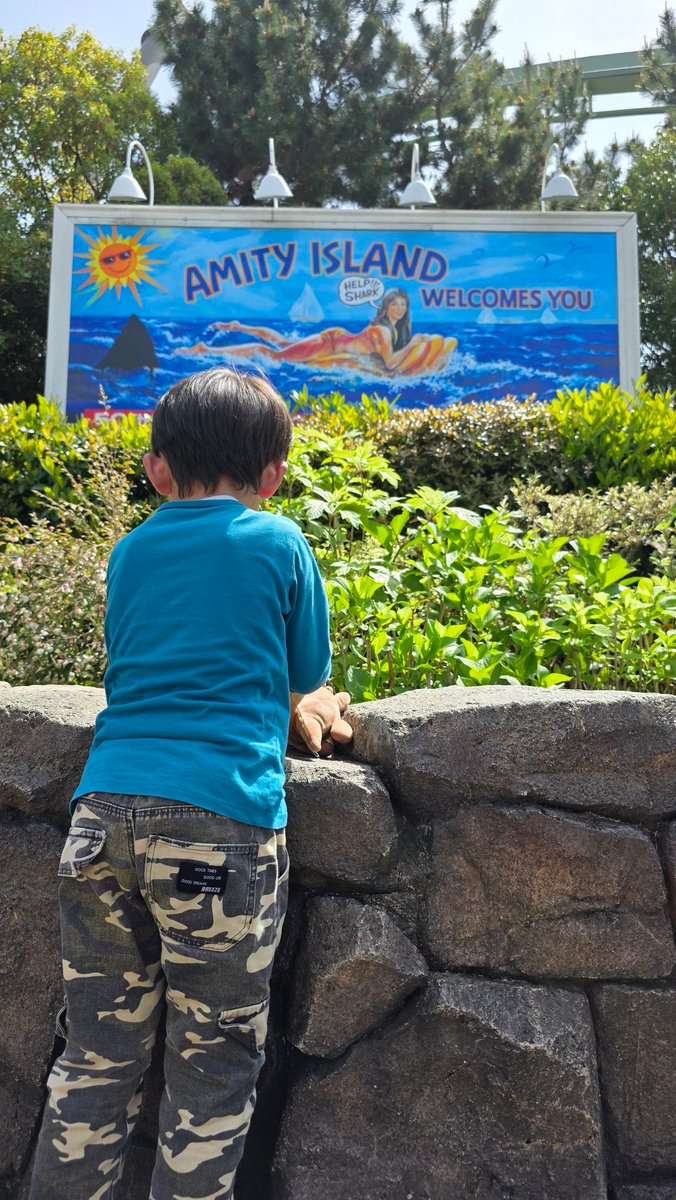 GOGO_USJ's tweet photo. ジョーズに撮れたかな？
#USJ 
#USJファン https://t.co/0l5RghPIly