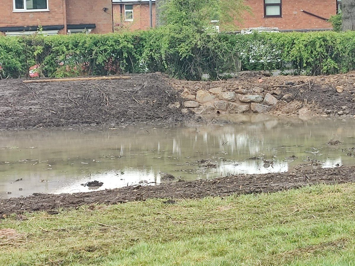 AlGrooves's tweet photo. Hi @highburypark friends, wondered if you had any info around the new water feature? It's great to see but wondered if it's been deliberately limited to this depth by overflow pipe and whether a channel will be formed across the drive to stop it icing in winter? 
@gardensinboots https://t.co/9JsAZxhzEW