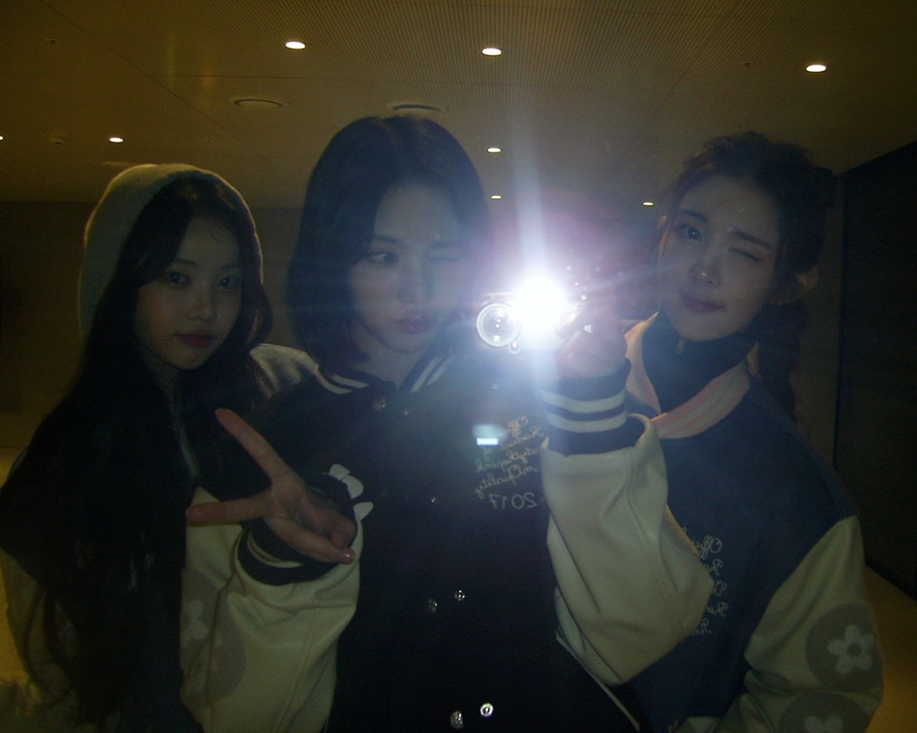hearts2heartsp's tweet photo. [Hearts2Hearts instagram update ~ jiwoo yuha stella a-na &amp; ian]

"🌠📹 #ChasingBackToTheChase"

#Hearts2Hearts #하츠투하츠 #H2H #TheChase #Hearts2Hearts_TheChase
@Hearts2Hearts https://t.co/5uLGYnphf1