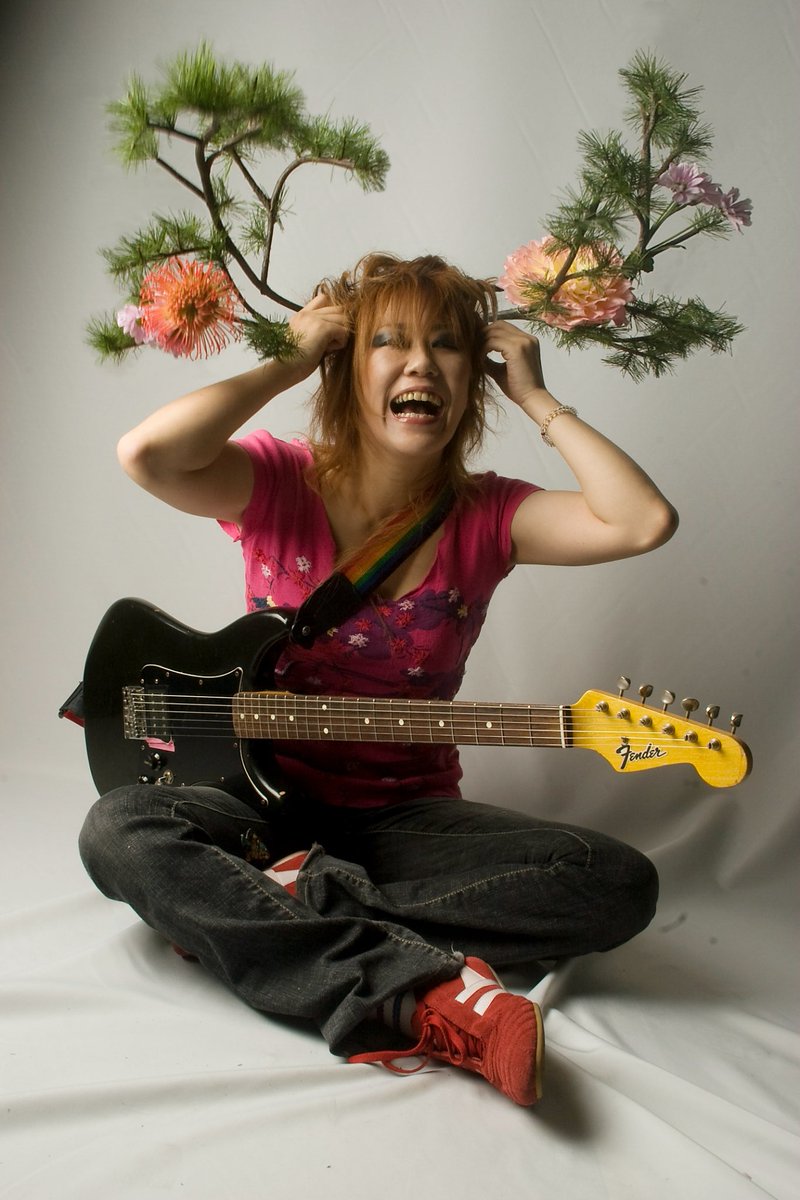 ryoko_bopeep's tweet photo. 2009年BO-PEEP

美島菊名ちゃんにはBO-PEEPのアー写やジャケ写を沢山撮っていただきました。

菊名ちゃんの手法は楽曲からイメージをデッサン⇨デッサンをリアルに再現

どんなアイデアでも必ず撮ってみせる！！という菊名ちゃんの情熱に胸が熱くなったものでした❤️‍🔥

#bopeep25th
#KikunaMishima https://t.co/cxBJNBkW9w