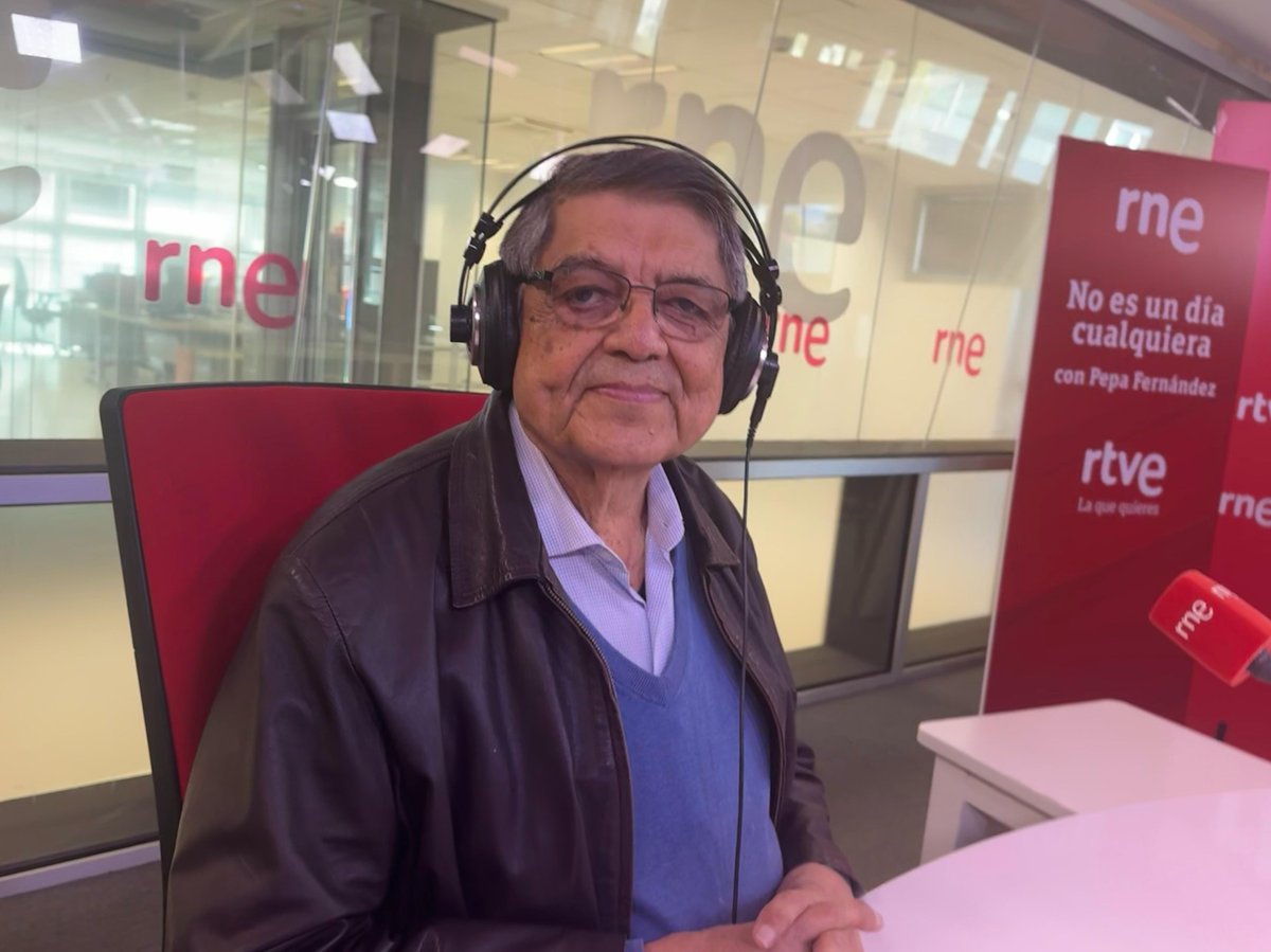 No es un día cualquiera | RNE (@neudc_rne) on Twitter photo Una tertulia en la que nadie ve a nadie. Cita a ciegas con <a href="/LediciaCostas/">Ledicia Costas</a>, <a href="/sergioramirezm/">Sergio Ramírez</a> , Pedro Simón y Andrés Aberasturi. Por cierto, Ledicia, enhorabuena por el premio SM El barco de vapor 2025. Hablamos de Mario Vargas Llosa y del día del Libro. Una tertulia en la que nadie ve a nadie. Cita a ciegas con <a href="/LediciaCostas/">Ledicia Costas</a>, <a href="/sergioramirezm/">Sergio Ramírez</a> , Pedro Simón y Andrés Aberasturi. Por cierto, Ledicia, enhorabuena por el premio SM El barco de vapor 2025. Hablamos de Mario Vargas Llosa y del día del Libro.
