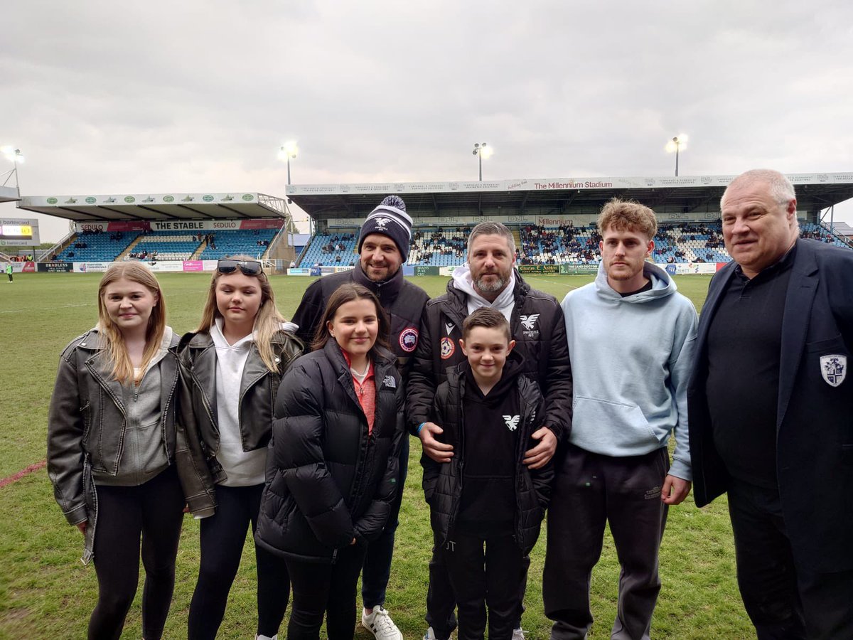 Featherstone Rovers (@fevroversrlfc) on Twitter photo It was great to welcome Stephen Bodle, Iain Trearty and Kelan Swales from Wakefield AFC to the game last night!! ๐
All the very best to everyone at <a href="/Wakefield_AFC/">Wakefield AFC</a> this afternoon in their semi-final against Dearne & District, 3pm kick off. Head to the Millennium Stadium to It was great to welcome Stephen Bodle, Iain Trearty and Kelan Swales from Wakefield AFC to the game last night!! ๐
All the very best to everyone at <a href="/Wakefield_AFC/">Wakefield AFC</a> this afternoon in their semi-final against Dearne & District, 3pm kick off. Head to the Millennium Stadium to