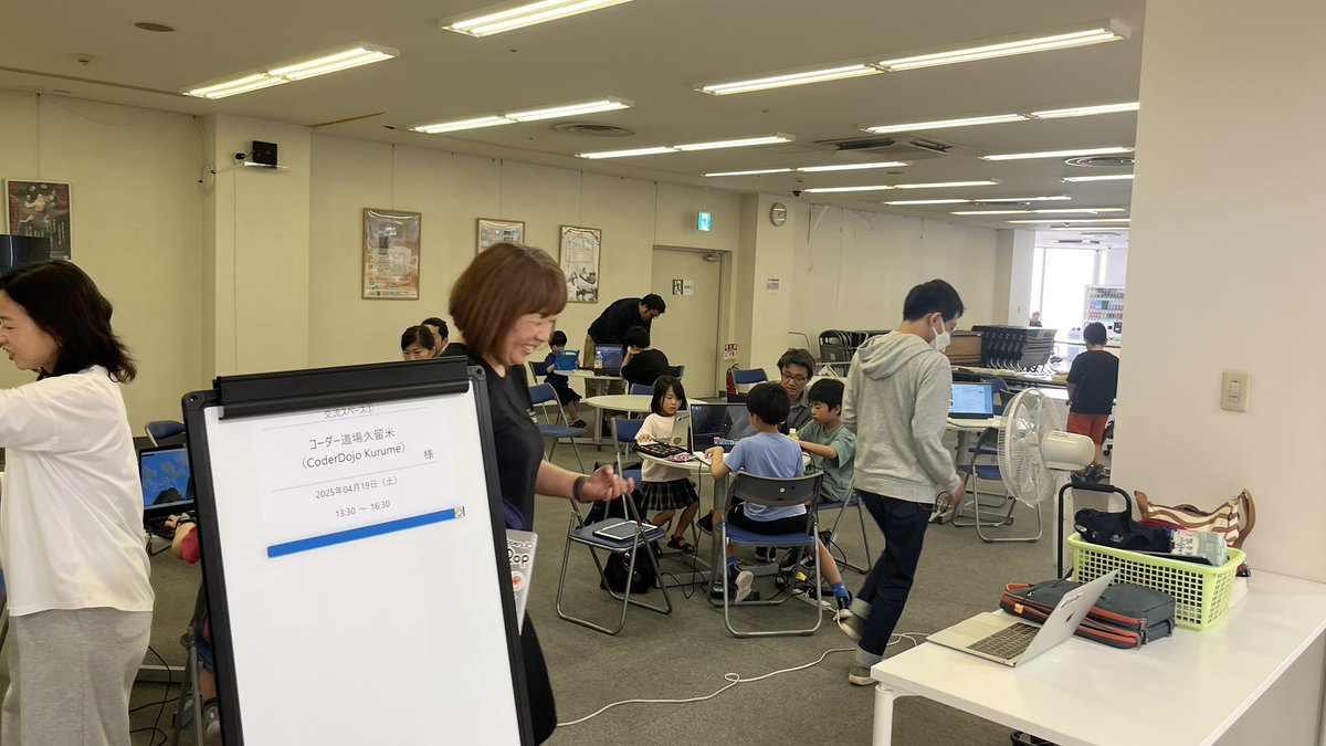 Tebasaki_lab's tweet image. 本日はCoderDojo久留米に参加してきました!だいぶ参加者が多い!
個人開発しているWebサービスを少し発表したり、残りの時間は未踏ITのプレゼン資料作ってました(まだ全然できてない😅)
個人開発の方はT3 Stack。Google, Discordログインや認証認可もとてもモダンにできて良き。
#CoderDojo