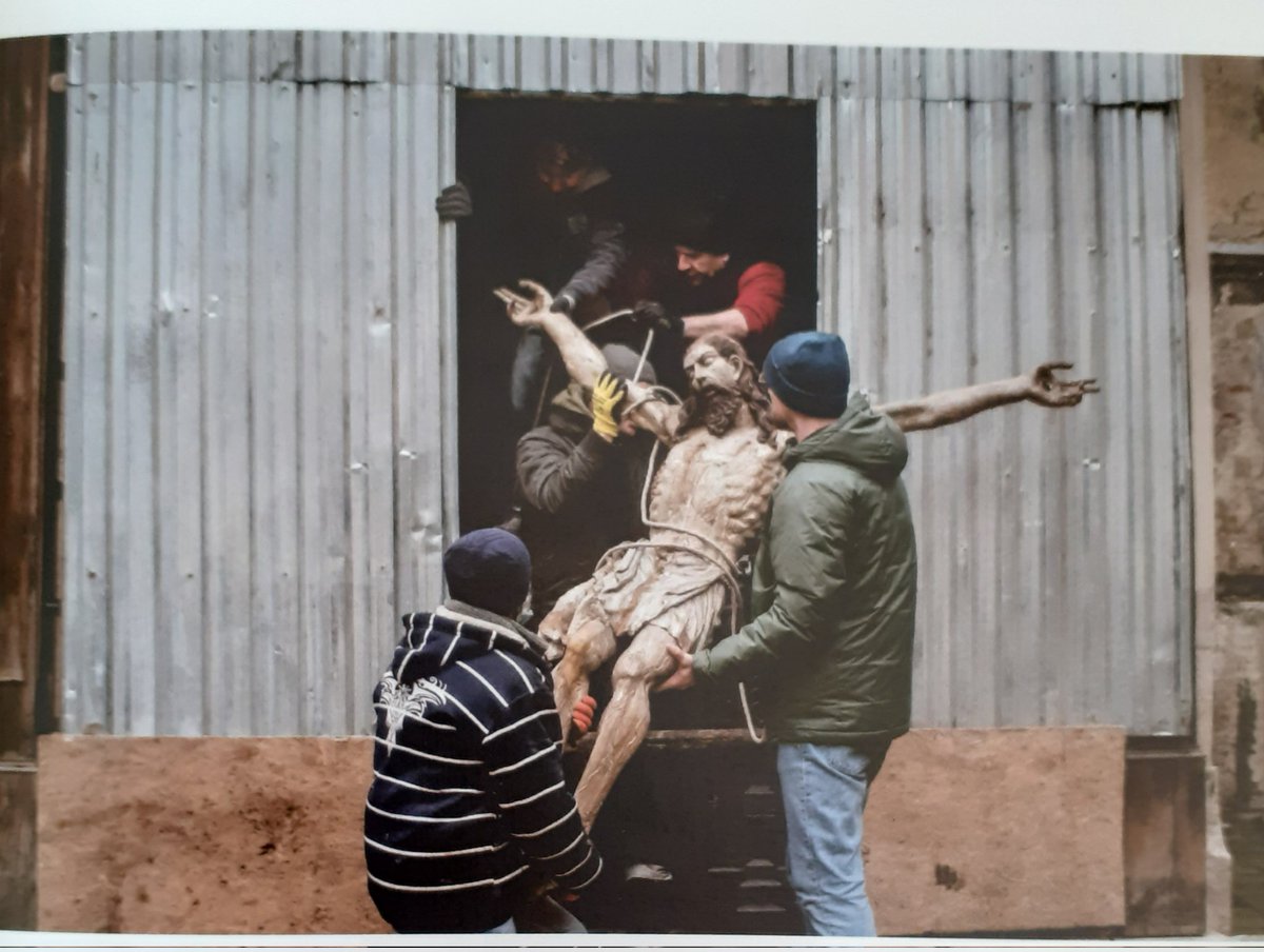 Sébastien Maillard (@seb_maillard) on Twitter photo Saisissant descente d'une statue du Christ du XVe siècle à Lviv : image montrée à l'expo photos du bureau du <a href="/Europarl_EN/">European Parliament</a> 🇪🇺 à Londres sur la destruction et sauvegarde du patrimoine en #Ukraine️
#Easter2025 Saisissant descente d'une statue du Christ du XVe siècle à Lviv : image montrée à l'expo photos du bureau du <a href="/Europarl_EN/">European Parliament</a> 🇪🇺 à Londres sur la destruction et sauvegarde du patrimoine en #Ukraine️
#Easter2025