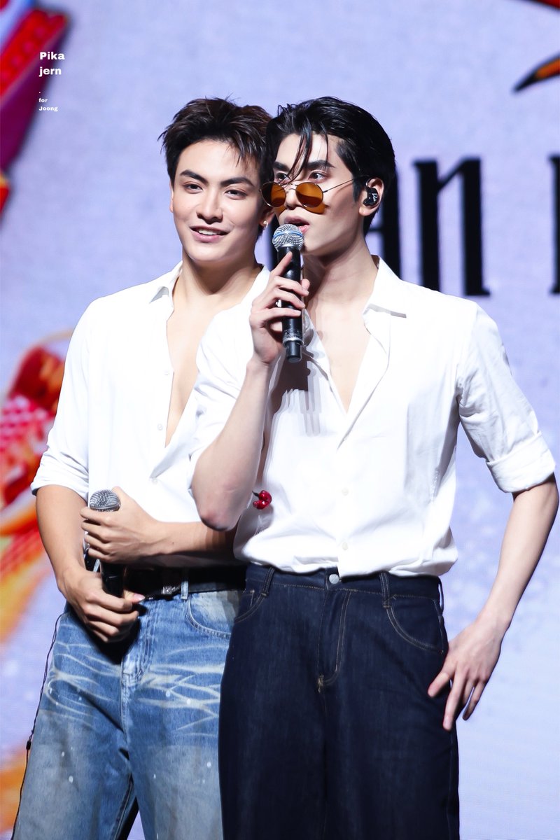 PikaJerN's tweet photo. จุงรับบทเหล่าซือส่วนตัว 😆

#TheHeartKillersFMinMacao
#จุงดัง #JoongDunk
@dunknatachai #dunknatachai 
@ChenRcj #จุงอาเชน #JoongArchen https://t.co/29MBUUhoi0