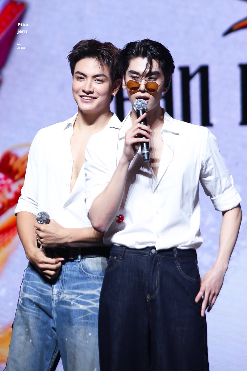 PikaJerN's tweet photo. จุงรับบทเหล่าซือส่วนตัว 😆

#TheHeartKillersFMinMacao
#จุงดัง #JoongDunk
@dunknatachai #dunknatachai 
@ChenRcj #จุงอาเชน #JoongArchen https://t.co/29MBUUhoi0