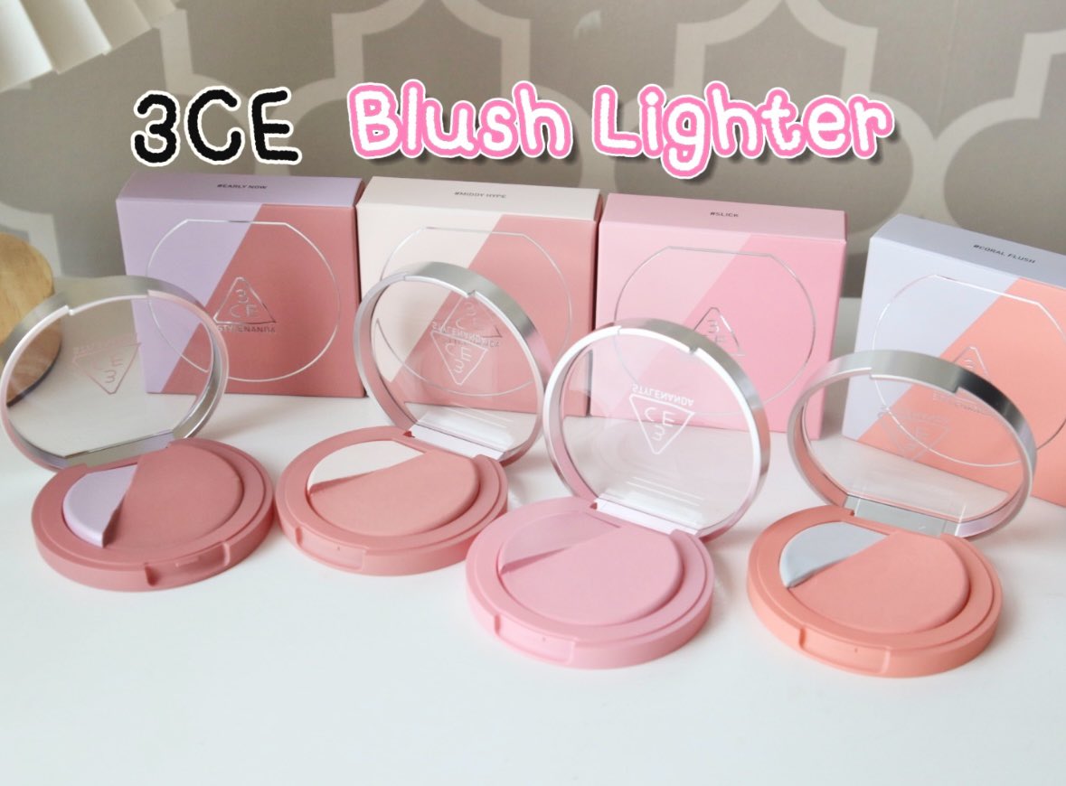 Giffin_08's tweet image. บอกเลยบลัสที่ฮิตที่สุดตอนนี้ก็ต้องน้อง 3CE BLUSHLIGHTER 💕✨เลยค่าา น้องเป็นBlush 2 Texture ในตลับเดียว เนื้อแมท โปร่งแสงและไฮไลท์หน้าพุ่ง คือมากปัดเบลนกับเข้ากับผิวแบบธรรมชาติมาก แล้วแต่ละสีคือน่ารักสุดๆ ผิวสวยฉ่ำๆเลยย คือต้องมีอะ #บลัชแสงสับสลับลุค #BLUSHLIGHTER #3CETH