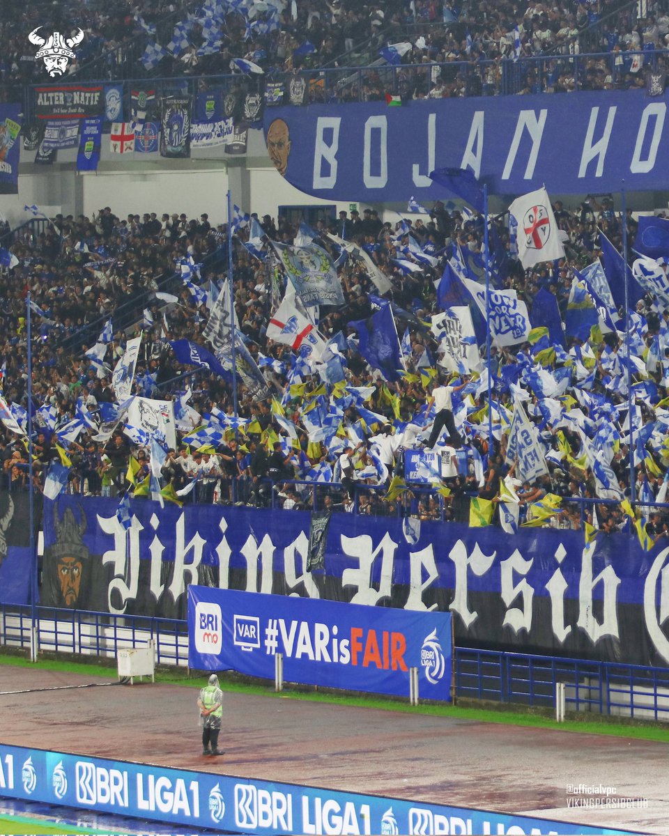 officialvpc's tweet photo. 🏴󠁧󠁢󠁳󠁣󠁴󠁿 Tremendous atmosphere! 🏴󠁧󠁢󠁳󠁣󠁴󠁿

Terimakasih Persib telah memberikan kami akhir pekan yang menyenangkan, angkat topi buat kalian semua penghuni Timur yang tanpa lelah terus memberikan dukungan sepanjang laga. https://t.co/37SaB7YNEz