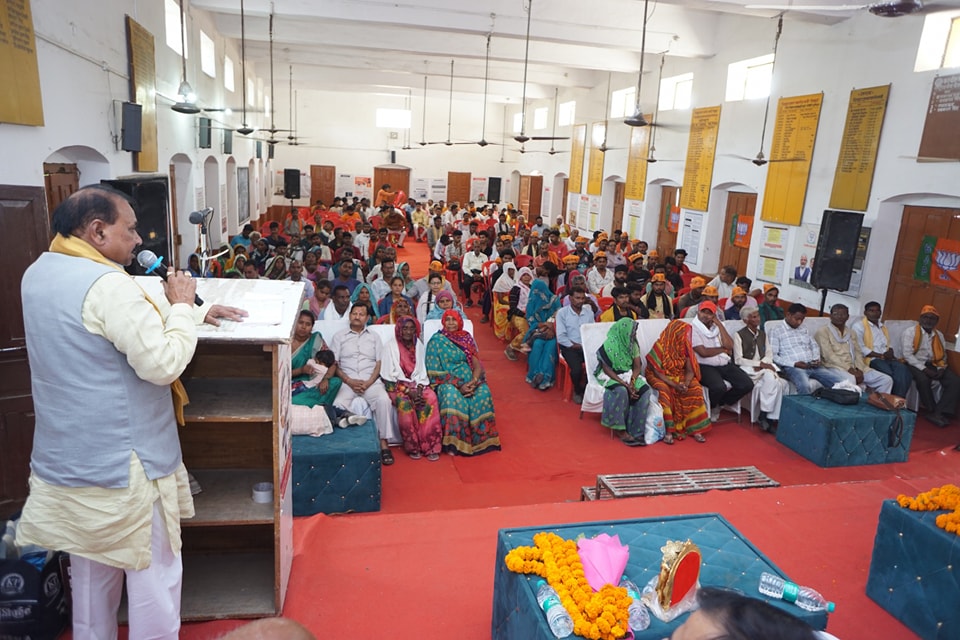 bpsvermabjp's tweet photo. आज जनपद चित्रकूट में संविधान निर्माता, भारत रत्न बाबा साहेब डॉ. भीमराव अंबेडकर सम्मान अभियान के अंतर्गत आयोजित कार्यक्रम में भाजपा कानपुर बुंदेलखंड क्षेत्र के महामंत्री श्री रामकिशोर साहू जी के साथ प्रतिभाग कर उपस्थित लोगों को संबोधित किया।

@blsanthosh

 #अंबेडकर_सम्मान_अभियान https://t.co/zurn8HOYJp