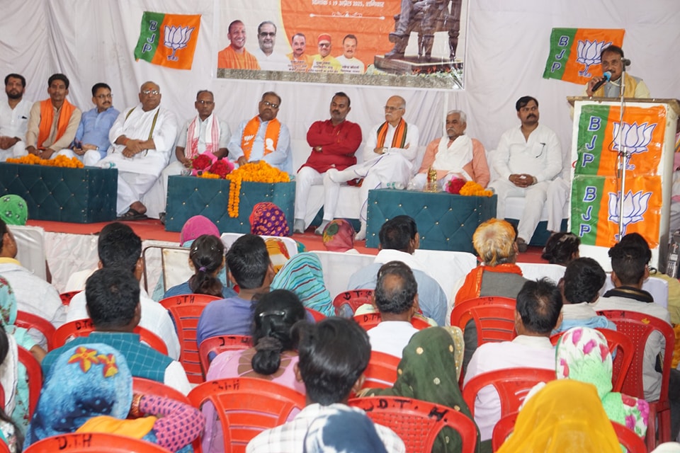bpsvermabjp's tweet photo. बाबा साहेब के आदर्श विचार आज भी हमें समानता, अधिकार और मानव गरिमा के लिए निरंतर संघर्ष करने की प्रेरणा देते हैं।

बाबा साहेब के आदर्शों पर चलकर माननीय प्रधानमंत्री श्री नरेंद्र मोदी जी 'सबका साथ, सबका विकास' के मंत्र को साकार करते हुए विकसित भारत के निर्माण के लिए संकल्पित हैं। https://t.co/3t4oKwhS3X