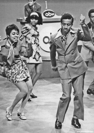 slyjohn1969's tweet photo. .. From the moment the needle hit the 45 record… they danced and laughed .. music so good.. the 60s and 70s non stop party!!!! #Music @motown #StaxRecords #Beatles @JimiHendrix #Supremes #Elvis #JamesBrown #OhioPlayers #JrWalker #MarvinGaye https://t.co/IaO7BiGhug