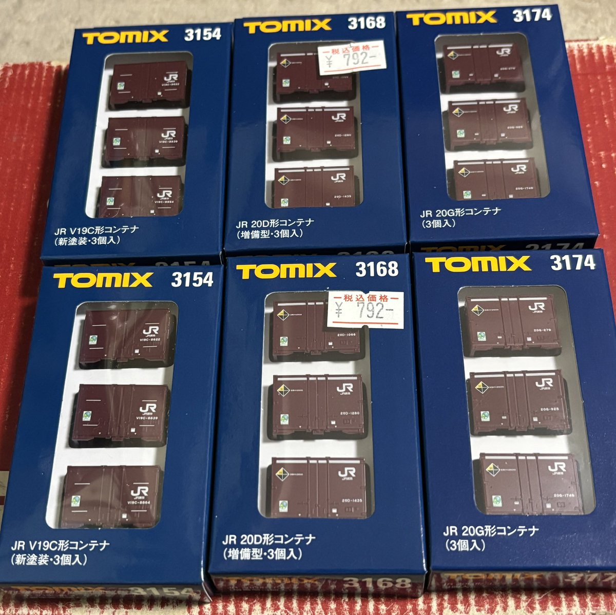 izungaugecenter's tweet photo. こんにちは。
TOMIXの12ftコンテナを画像の様に各2点ずつ購入して来ました。
<3154>V19C形(新塗装)
<3168>20D形(増備型)
<3174>20G形
<3303>19D形
#TOMIX #Nゲージ #鉄道模型 #19D #V19C #20D #20G #JR貨物 https://t.co/Mp3UuNZjKI