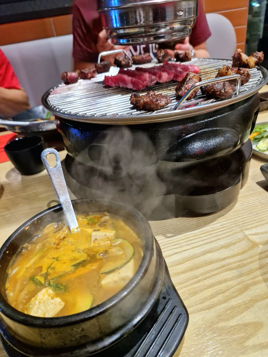 borderpsh's tweet photo. 애들아, 고기 최고야 ㅎㅎ

#EN_loG #ENGENE_loG https://t.co/cpB5RBFtq8