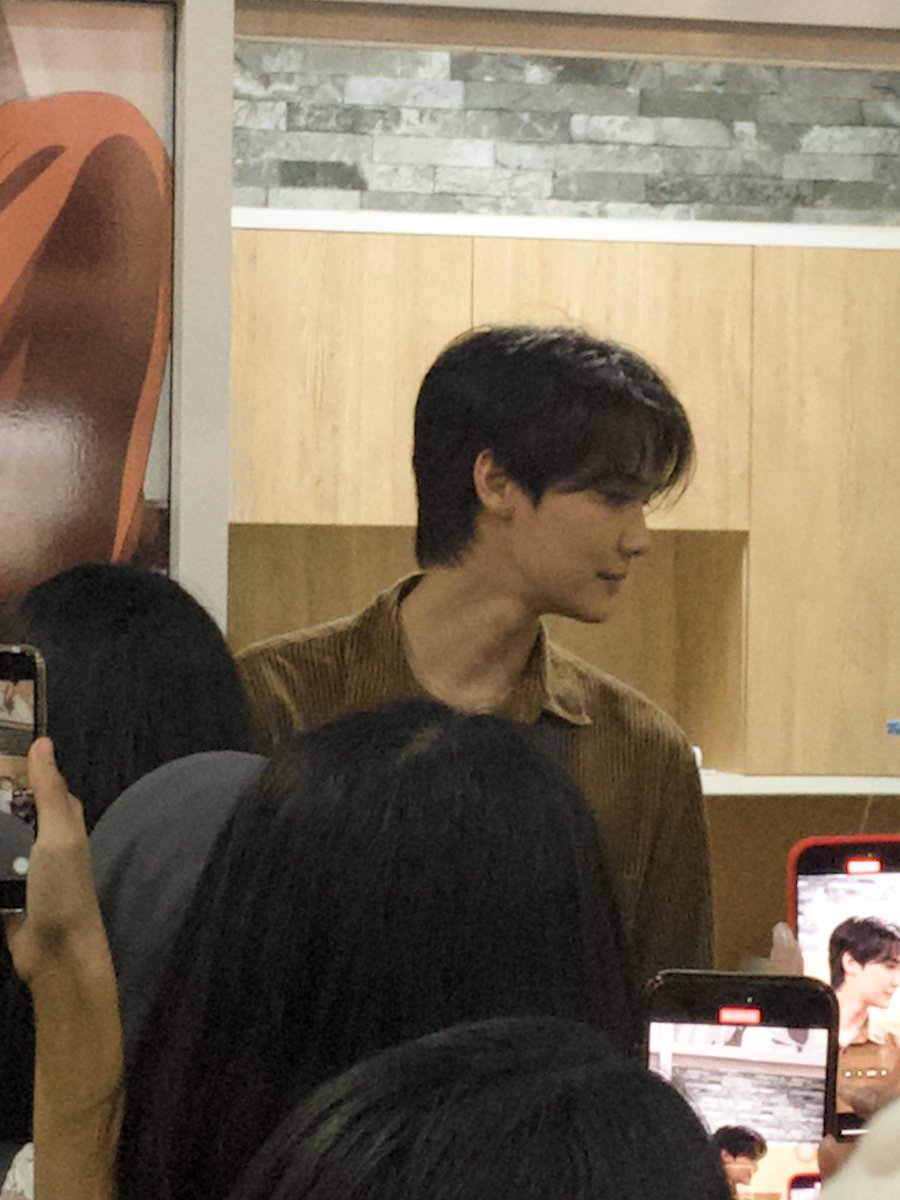 meaniejk's tweet photo. เจ้าของคาเฟ่ที่หล่อที่สุดในย่านนี้
#dew_jsu #jsucafe https://t.co/gD1ZqWWU2k