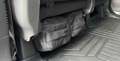cemofe2009's tweet photo. 📢【期間限定セール】N-BOX 専用 収納バッグが29%OFF！

✨通常価格4,480円→驚きの3,184円✨
⏰4/18(木)〜4/21(日)まで

🚗 対応車種：ホンダ N-BOX JF5/JF6 (2023年10月〜、スロープ仕様車を除く)；ホンダ N-BOX JF3/JF4 (2017年9月〜2023年10月、ベンチシート仕様車のみ)。

ଘ*⑅┈┈⋆°˖ ┈┈ ୨୧┈┈°⋆┈┈⑅*ଓ

「N-BOXの助手席下へピッタリです。運転席下には入りません。
物はしっかりした作りで、傘や子供用の履き替えの靴などを入れたりして、車内を少しスッキリさせる事が出来ました。汚れても水洗いすれば材質的にも問題有りません。それぞれの真ん中に面ファスナーが取り付けられていて、二つをくっ付けた状態で運用しており、シートの下から取り出しやすい様にベルトが付いているので、よく考えられています。
N-BOXに限らず、別の車であってもトランクに小物を入れて置いておく事が可能ですし、シート下が広い車でしたらN-BOXと同じ運用が可能でしょう。」

ଘ*⑅┈┈⋆°˖ ┈┈ ୨୧┈┈°⋆┈┈⑅*ଓ

アマゾン　DJENTer 様のレビューより
写真提供:  ackey 13様
ありがとうございました!!!
🔗詳細はこちら：https://t.co/ehzQYeqERI

#NBOX収納 #カー収納 #車中泊グッズ #ホンダNBOX #防水収納 #工具不要設置 #助手席下収納 #車中泊生活 #防災準備 #NBOX愛好家 #軽自動車ライフ #アウトドア派 #新商品 #お得情報　 #カーアクセサリー　#NBOXカスタム　#車好きと繋がりたい　#おすすめグッズ　#車ある生活　#新商品 #お���情報 #カーアクセサリ
#車用品セール