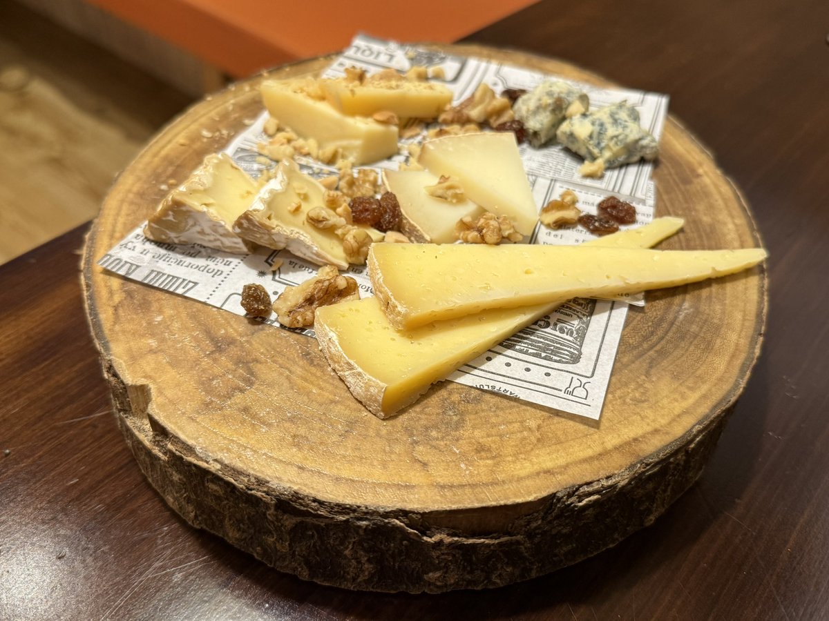 AlfonsoJLT's tweet photo. #HabráQueComer #Foodie #FoodPorn #Vinoteca #Sybaris #Ourense #Orense #Galicia #GaliciaCalidade #GaliciaMaxica https://t.co/4bylRZCxkr