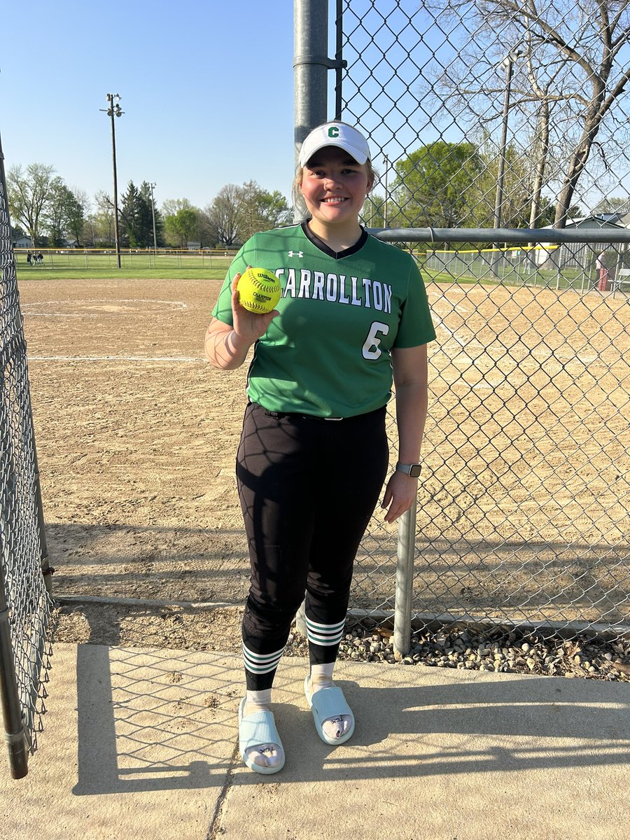 huhles2006's tweet photo. Lady Hawks 18-0🔥🔥Home Run #12 in the books with a grand slam. 2nd in HR in the state, 1st in 1A. 3rd in RBI’s in the state, 1st in 1A. @QUHawksSB @SoftballDown @IHartFastpitch https://t.co/gkZkDjjKXb