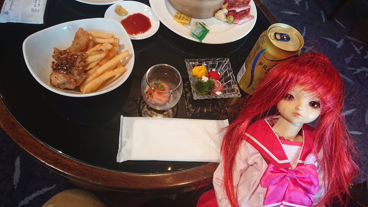 くるみちゃんとラウンジにて。
名古屋の夜を楽しみます。