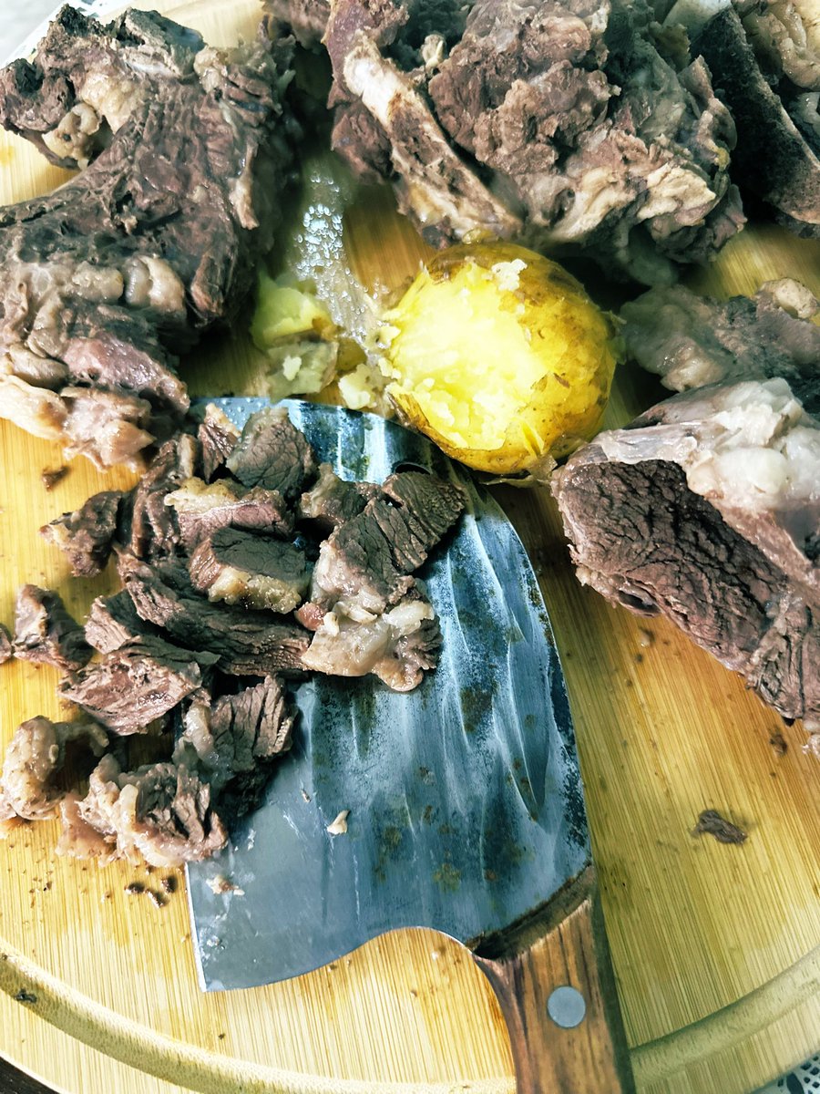 Хэдхэн яс чанаад шөлөнд нь будаа хаячихлаа!