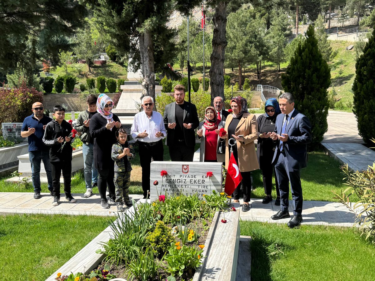 akgul_mustafa05's tweet photo. “Allah yolunda öldürülenlere ‘ölüler’ demeyiniz. Bilâkis onlar diridirler, lâkin siz anlayamazsınız.” (Bakara, 154)

Milliyetçi Hareket Partisi Amasya İl Başkanlığı olarak Şehitler Haftası münasebetiyle Şehitliğimizi ziyaret ederek Aziz Şehitlerimizi yâd ettik. https://t.co/Zm6h27ghxn