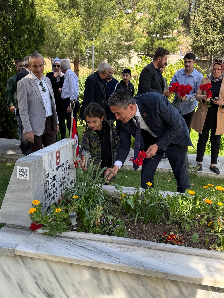 akgul_mustafa05's tweet photo. “Allah yolunda öldürülenlere ‘ölüler’ demeyiniz. Bilâkis onlar diridirler, lâkin siz anlayamazsınız.” (Bakara, 154)

Milliyetçi Hareket Partisi Amasya İl Başkanlığı olarak Şehitler Haftası münasebetiyle Şehitliğimizi ziyaret ederek Aziz Şehitlerimizi yâd ettik. https://t.co/Zm6h27ghxn