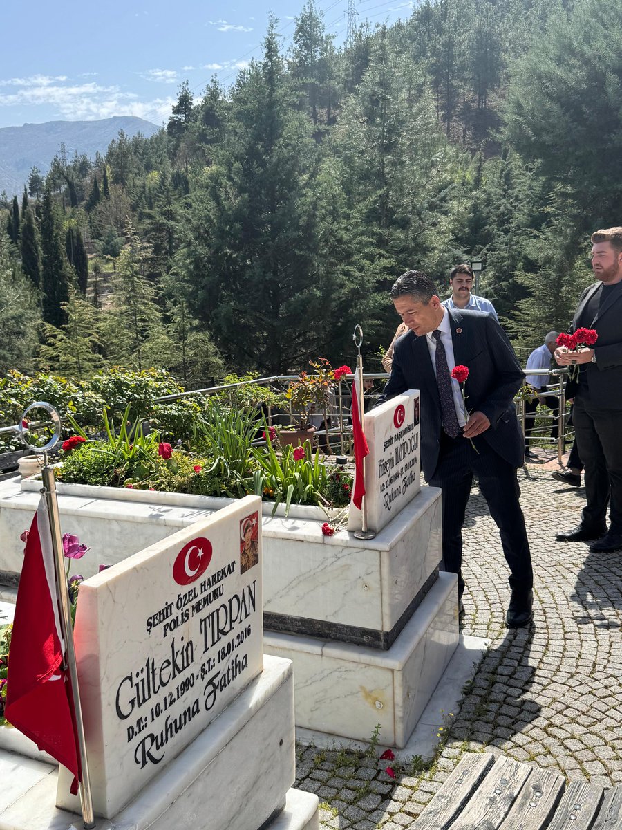akgul_mustafa05's tweet photo. “Allah yolunda öldürülenlere ‘ölüler’ demeyiniz. Bilâkis onlar diridirler, lâkin siz anlayamazsınız.” (Bakara, 154)

Milliyetçi Hareket Partisi Amasya İl Başkanlığı olarak Şehitler Haftası münasebetiyle Şehitliğimizi ziyaret ederek Aziz Şehitlerimizi yâd ettik. https://t.co/Zm6h27ghxn