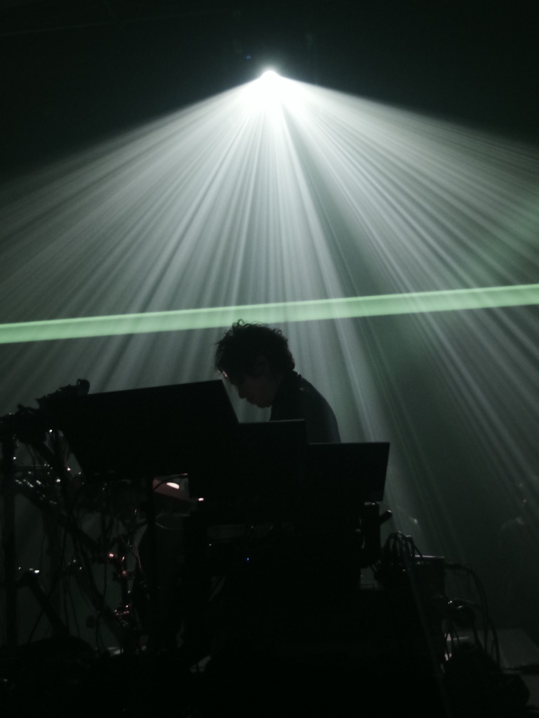 kotaroHirotsu's tweet photo. @Takashi_Mori_ @NUIproject1 @sascacci サイバー感溢れるライブコンサート、すごくカッコ良かったです。（受付スタッフの友人） https://t.co/WR2BX5V1RX