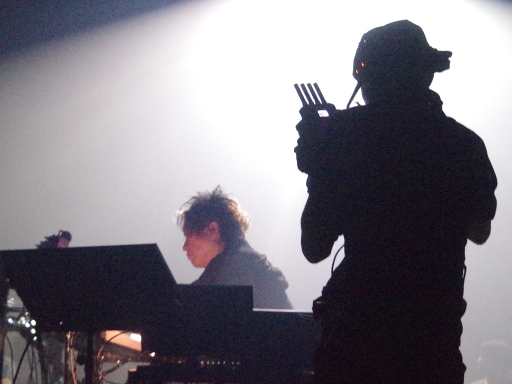 kotaroHirotsu's tweet photo. @Takashi_Mori_ @NUIproject1 @sascacci サイバー感溢れるライブコンサート、すごくカッコ良かったです。（受付スタッフの友人） https://t.co/WR2BX5V1RX